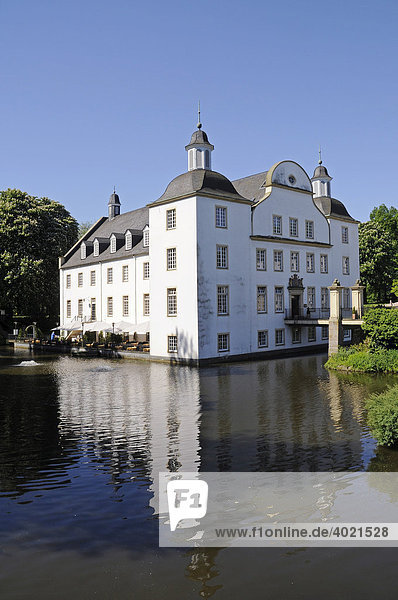 Wasserschloss Borbeck  Kulturzentrum  Museum  Essen  Nordrhein-Westfalen  Deutschland  Europa