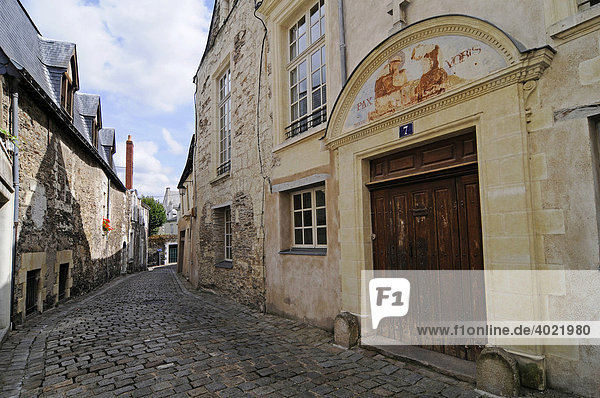 Schmale Gasse  alte Häuser  Altstadt  Burgviertel  Angers  Pays de la Loire  Frankreich  Europa