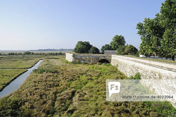 Außenmauern  Befestigungsanlage  Festungsstadt  Zitadelle  Brouage  Rochefort  Poitou Charentes  Frankreich  Europa
