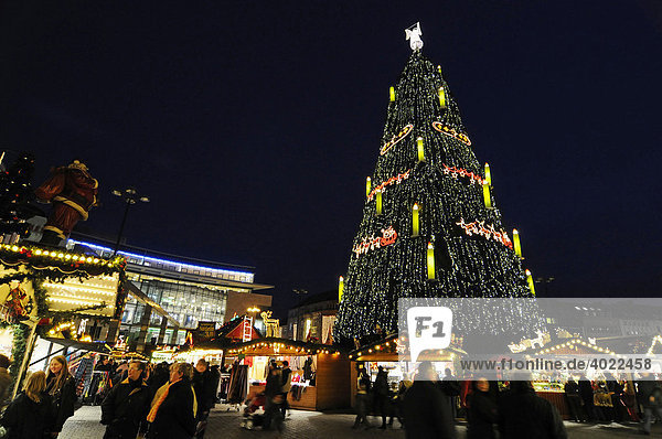 Market stalls  christmas tree  christmas market  Dortmund  North Rhine-Westphalia  Germany  Europe