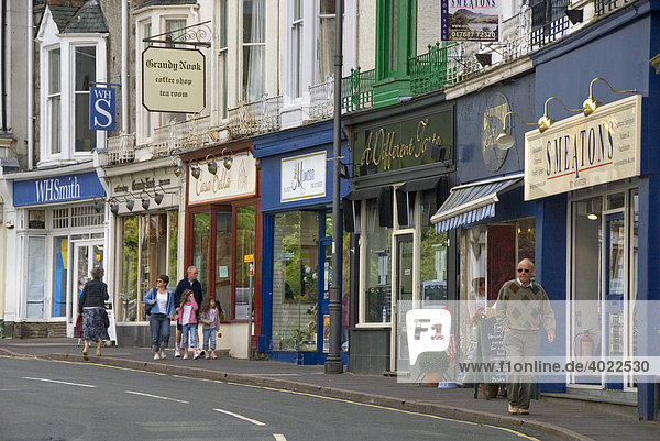 People passing by a row of shops and a tea room  Keswick  Lake District  Cumbria  Northern England  Great Britain  Europe
