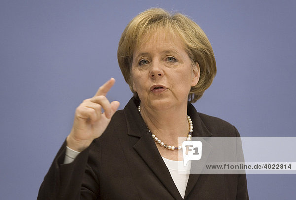 Dr. Angela Merkel Bundeskanzlerin und Bundesparteivorsitzende der CDU während einer Bundespressekonferenz Berlin Deutschland Europa