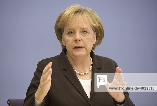 Dr. Angela Merkel Bundeskanzlerin und Bundesparteivorsitzende der CDU während einer Bundespressekonferenz Berlin Deutschland Europa