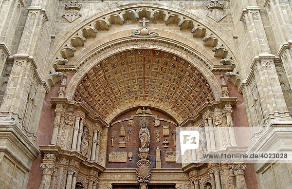 Renaissance Hauptportal  Portal Major  Kathedrale La Seu  Palma de Mallorca  Mallorca  Balearen  Spanien  Europa