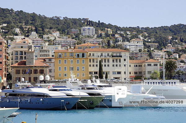 Schiffe im Hafen  Nizza  Alpes-Maritimes  Provence-Alpes-Cote d'Azur  Südfrankreich  Frankreich  Europa