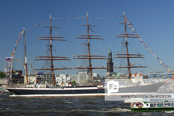 Großsegler Sedov auf dem Hafengeburtstag in Hamburg  Deutschland  Europa