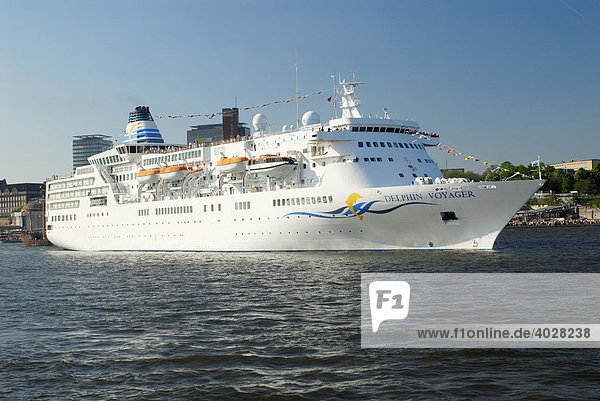 Kreuzfahrtschiff Delphin Voyager im Hamburger Hafen  Deutschland  Europa