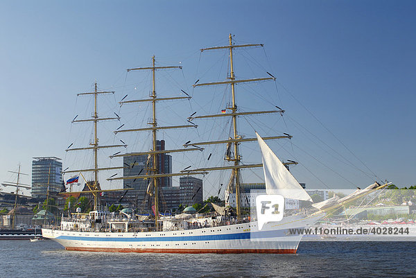 Segelschiff Mir auf dem Hafengeburtstag in Hamburg  Deutschland  Europa