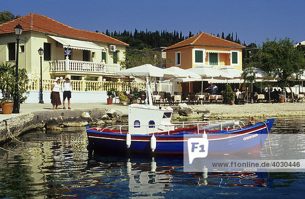 Boot im Hafen von Fiskardo  Insel Kefalonia  Griechenland  Europa
