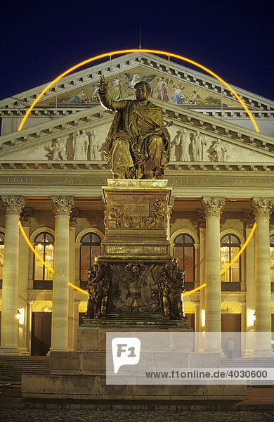 Denkmal Max I. Joseph und Nationaltheater  Oper  München  Bayern  Deutschland  Europa