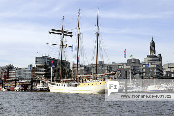 Franeker  3 Master Segelschiff zu Besuch in der Hansestadt Hamburg  Deutschland  Europa