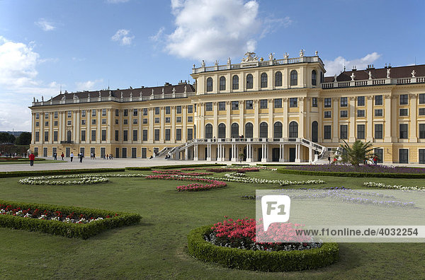 Schloss Schönbrunn  vom großen Parterre fotografiert  Wien  Österreich  Europa