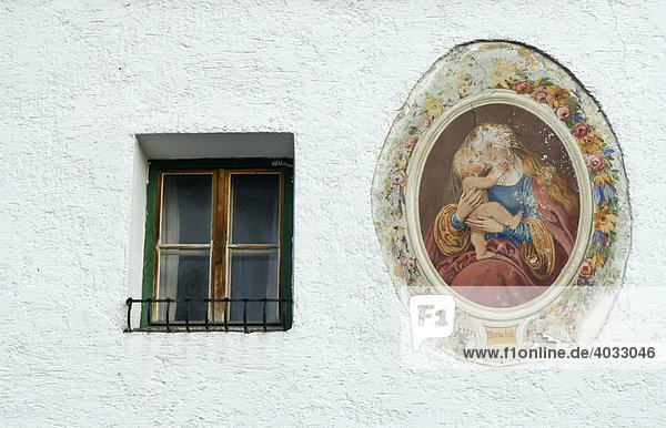 Bauernhaus  Fassade  Mutter Gottes Malerei  Natters  Tirol  Österreich  Europa
