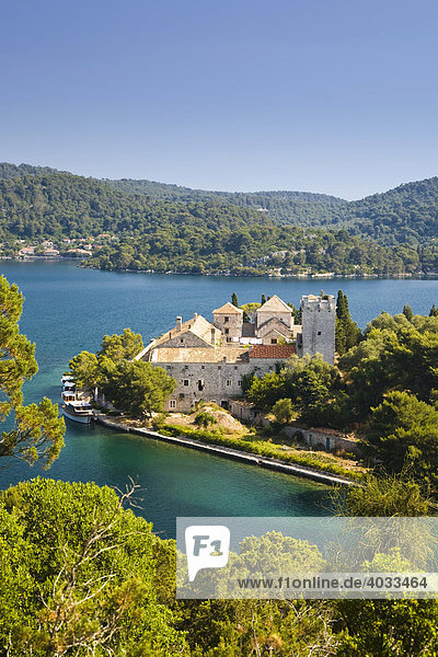 Benediktiner Kloster auf der Insel der Heiligen Maria im Veliko jezero  Mittelmeer  Nationalpark Mljet  Insel Mljet  Dubrovnik-Neretva  Dalmatien  Kroatien  Europa