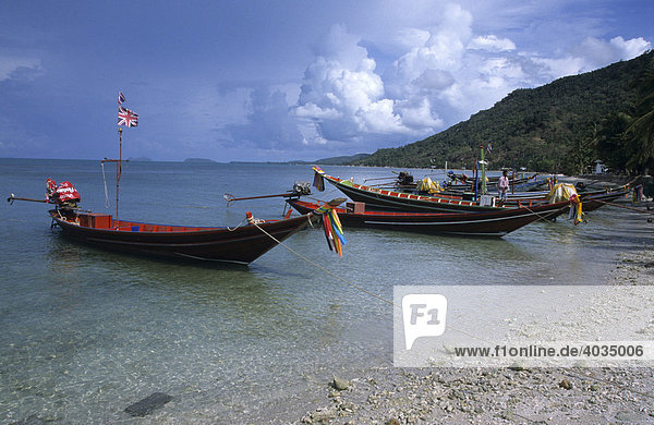 Fischerboote  Longtail-Boote  im Hafen von Hat Rin  Insel Koh Pha Ngan  Thailand  Asien