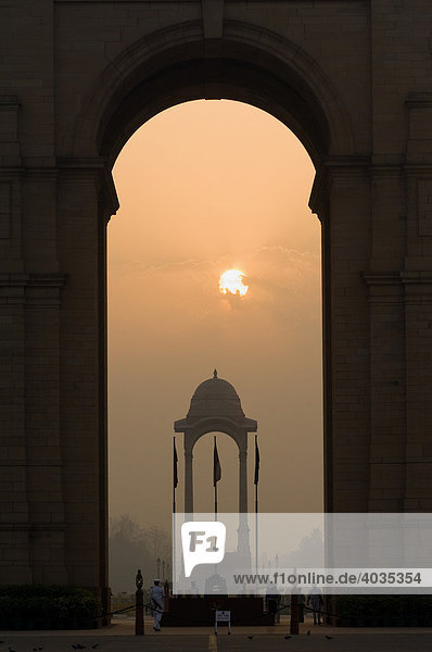 Amar Jawan Jyoti  India  South Asia Gate at sunrise  Delhi  India  South Asia