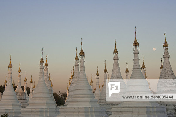 Sandamuni Pagoda at sunset  Mandalay  Burma  Myanmar  Southeast Asia