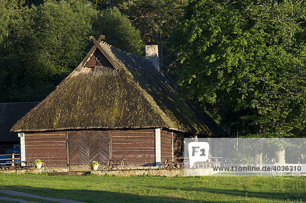Holzhaus in Altja  Lahemaa Nationalpark  Estland  Baltikum  Nordosteuropa