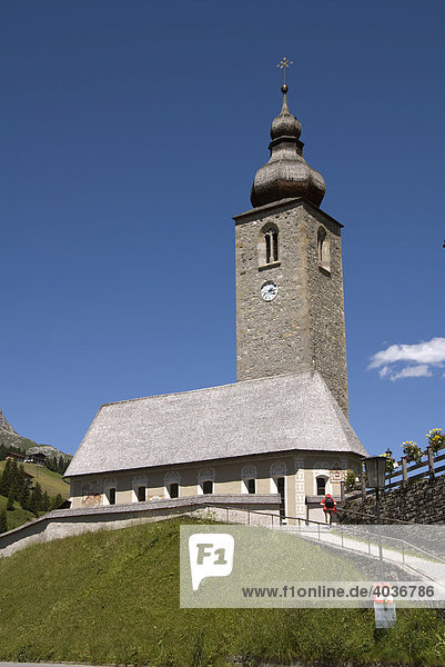 Kirche in Lech am Arlberg  Vorarlberg  Österreich  Europa