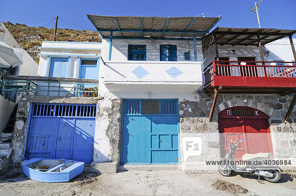 Bunte Häuser  kleines Fischerdorf Klima auf der Insel Milos  Kykladen  Griechenland  Europa