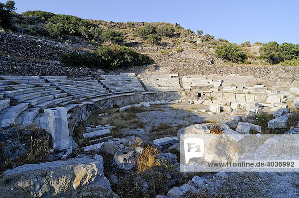 Steinernes Amphitheater von Melos auf Milos  Kykladen  Griechenland  Europa