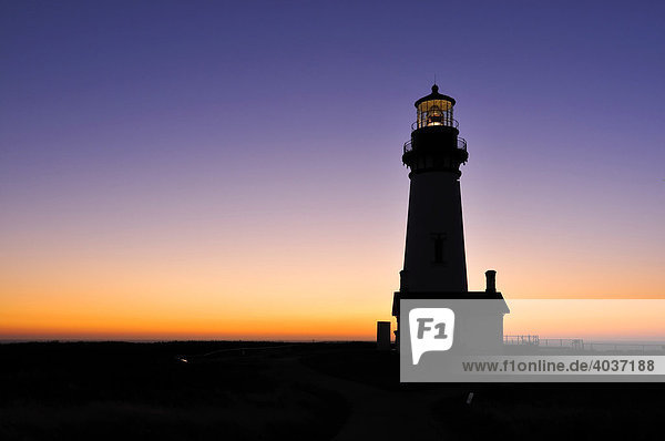 Yaquina Head Lighthouse  höchster Leuchtturm Oregons  28  5m  Sehenswürdigkeit  Yaquina Head  Oregon  USA  Nordamerika