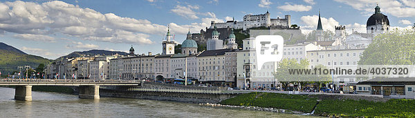Blick auf die Altstadt und die Festung Hohensalzburg  davor die Salzach  Salzburg  Österreich  Europa