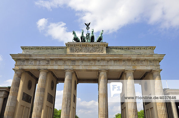Brandenburger Tor mit Quadriga  Berlin Mitte  Berlin  Deutschland  Europa