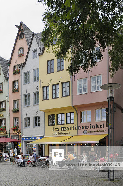 Pedestrian zone  colourful characteristic facades in the Martinswinkel district with outdoor catering  Martinsviertel Quarter  Cologne  North Rhine-Westphalia  Germany  Europe