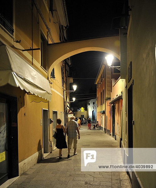 Varazze pedestrian zone  night photograph  Riviera dei Fiori  Liguria  Italy  Europe