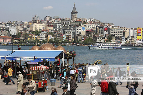 Restaurants  snack bars offering fish at Galat Bridge on the Golden Horn  Istanbul  Turkey