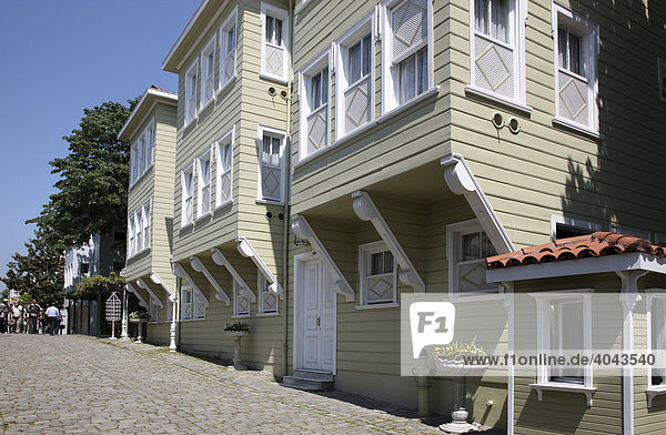 Alte Holzhäuser in der Sogukcesme Sokagi Straße  Saray Burnu  Istanbul  Türkei Holzhäuser