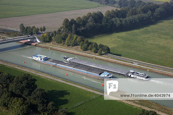Dortmund-Ems Canal between Muenster and Greven  near Gelmer  North Rhine-Westphalia  Germany  Europe