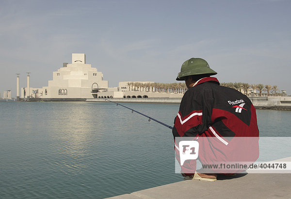 Blick über das Meer auf das Museum für Islamische Kunst  Architekt I.M.Pei  Doha  Qatar  Katar  Naher Osten
