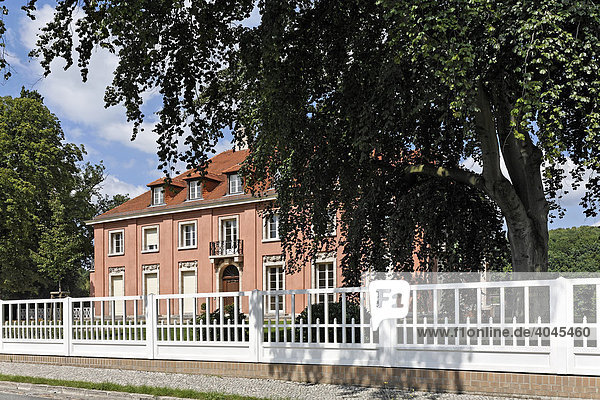 Villa Churchill  ehemalige Villa Urbig von Mies van der Rohe  Villenkolonie Neubabelsberg  Potsdam-Babelsberg  Brandenburg  Deutschland  Europa