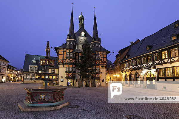 Marktplatz Wernigerode  historisches Rathaus  Nachtaufnahme  Harz  Sachsen-Anhalt  Deutschland  Europa