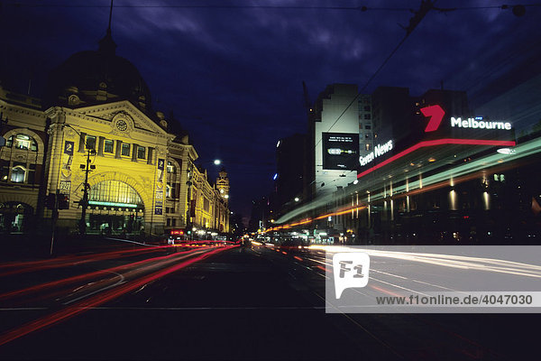 Flinders Station bei Nacht  Melbourne  Victoria  Australien
