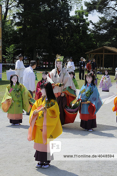 Saio Dai and her royal household dressed in Kimonos and traditional headdress of the Heian Period  at the Kamigamo Shrine in Kyoto  Japan  Asia
