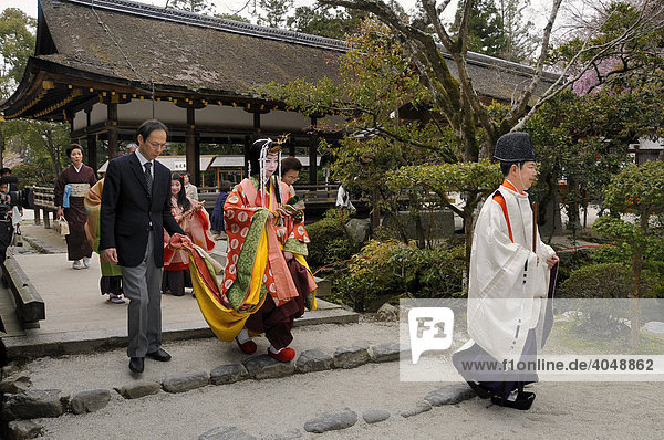 Saio dai  main character of the Aoi Festival  with extremely expensive Kimono  going to a Shinto ceremony in the Kamigamo Shrine  Kyoto  Japan  Asia
