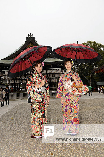 Japanese women wearing kimonos with umbrellas in Maruyama Park  Kyoto  Japan  Asia