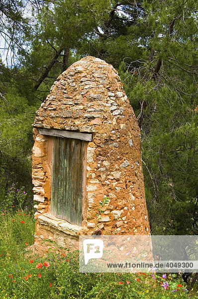 Borie  Steinhütte  Roussillon  Provence  Frankreich  Europa