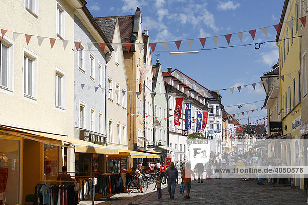 Schmiedstrasse Street in the centre of Weilheim  Pfaffenwinkel  Upper Bavaria  Germany  Europe