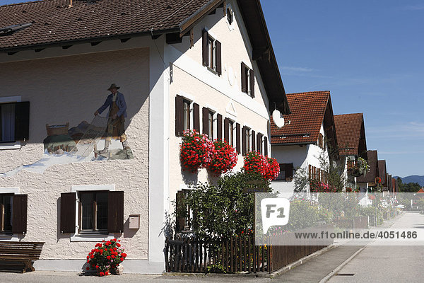 Fischerhäuser in Schlehdorf am Kochelsee  Oberbayern  Deutschland  Europa