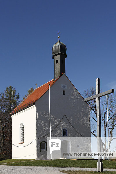 Kapelle St. Leonhard  Leonhardskapelle  Kalvarienberg in Bad Tölz  Isarwinkel  Oberbayern  Bayern  Deutschland  Europa