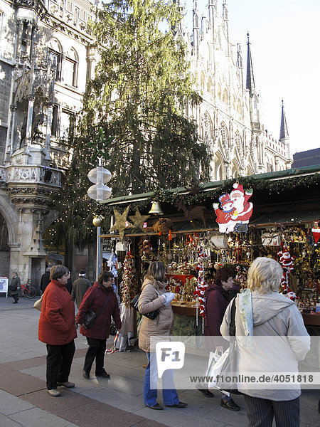 Christmas Market on Marienplatz Square  people  new town hall  Munich  Bavaria  Germany  Europe