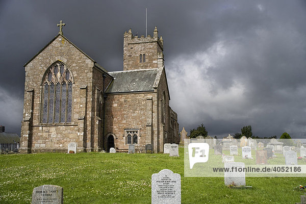 Graveyard and church of Moretonhampstead  Dartmoor National Park  Devon  England  Great Britain  Europe