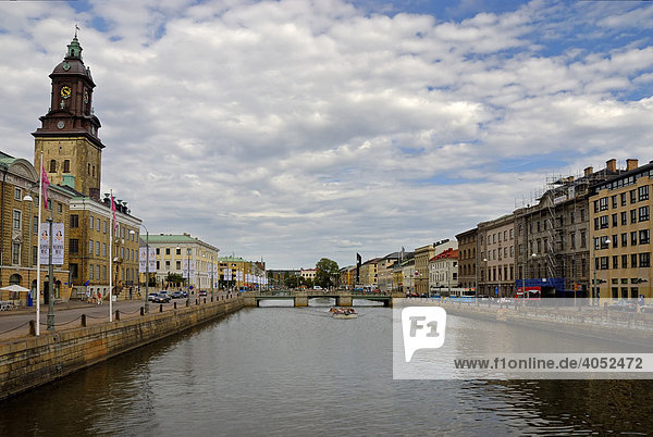 Fattighusan city canal with tourist boat and Gothenburg city museum  Gothenburg  Sweden  Scandinavia  Europe