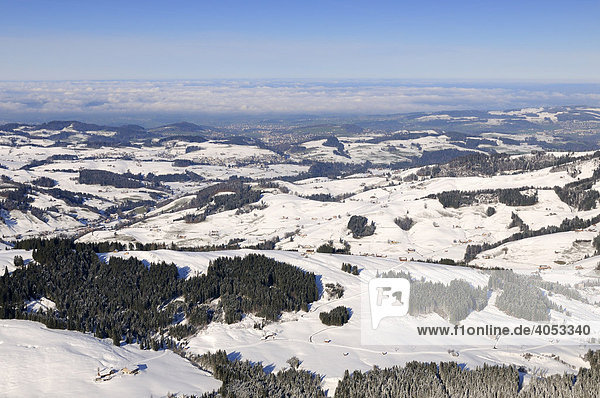 Blick in das winterliche Appenzeller Land  Kanton Appenzell Innerrhoden  Schweiz  Europa