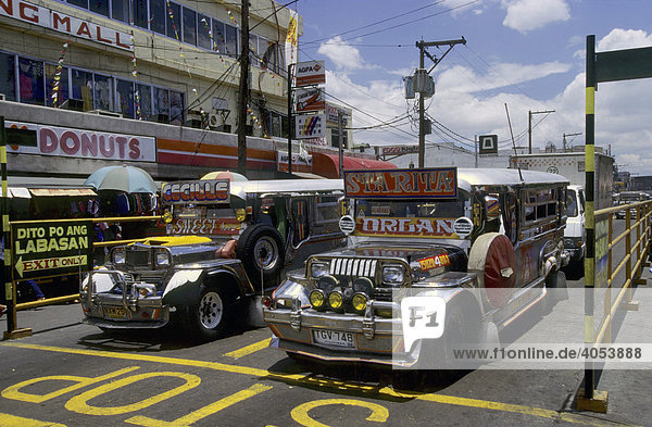 Jeepneys  traditionelle philippinische Taxis  Manila  Philippinen  Südostasien