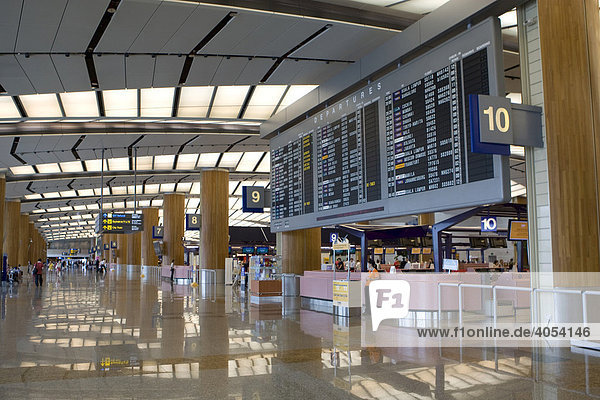 Abflughalle und Check-in Schalter am Changi Airport  Flughafen Singapur  Republik Singapur  Stadtstaat Singapur  Südostasien